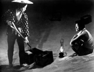 WOMAN IN THE DUNES, Kyoko Kishida, Eiji Okada, 1964